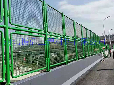 京珠高速岳陽(yáng)至郴州路段公路防拋網(wǎng)-8公里